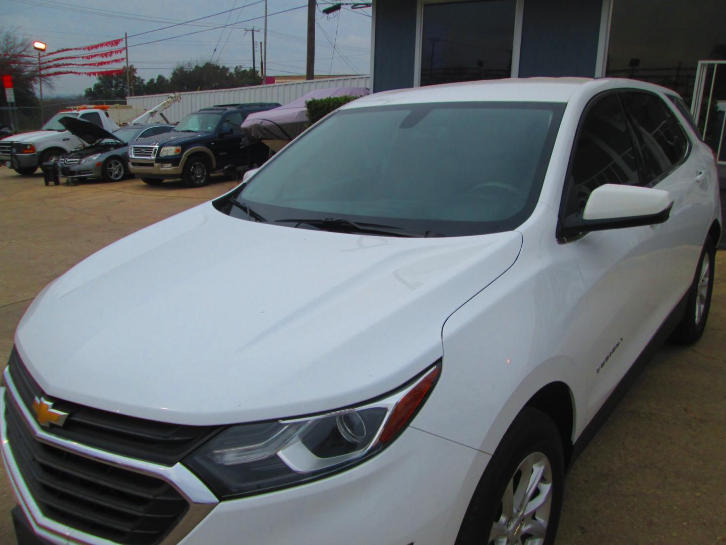 2019 WHITE Chevrolet Equinox LT AWD (2GNAXUEV2K6) with an 1.5L L4 DOHC 16V TURBO engine, 6A transmission, located at 1815 NE 28th St., Fort Worth, TX, 76106, (817) 625-6251, 32.795582, -97.333069 - Photo#0